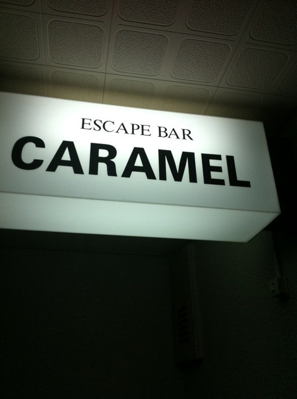 ESCAPE BAR CARAMEL